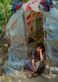  Hungarian gypsy-girl near her tent. (37309 bytes)